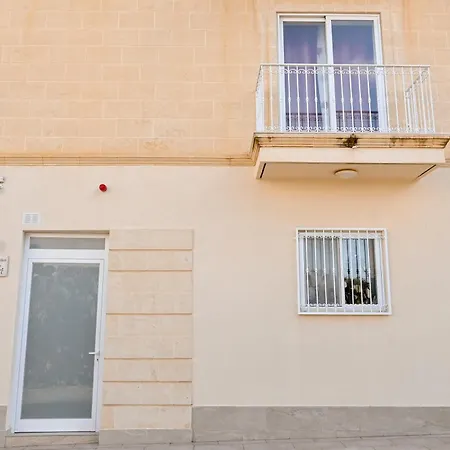 A Sunny Bay View + Shared Pool Gozo - Happy *