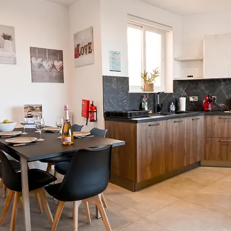 A Sunny Bay View + Shared Pool Gozo - Happy Apartament *