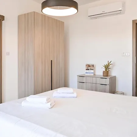 A Sunny Bay View + Shared Pool Gozo - Happy Apartament Xagħra