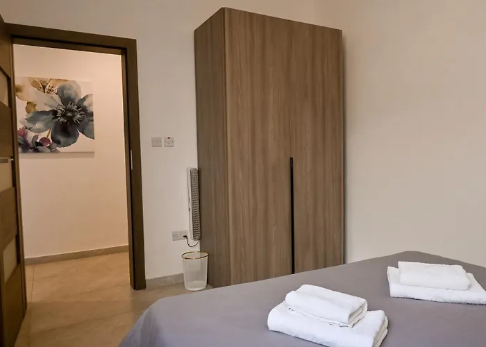 Seaview Pool And Modern Gozo - Happy *